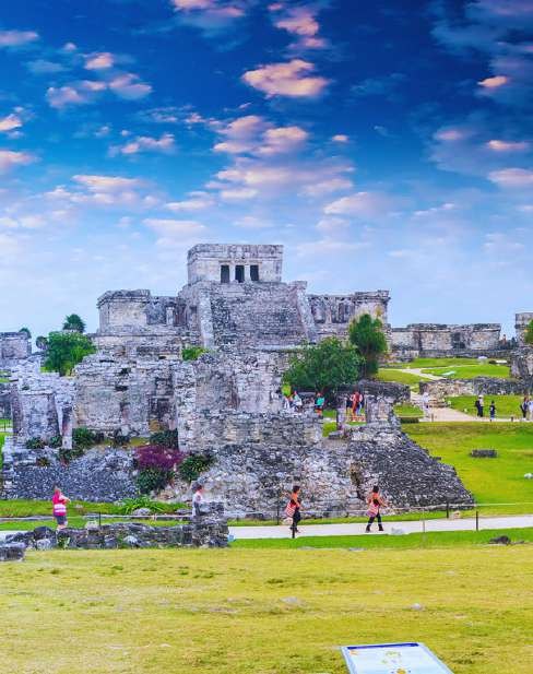 Ruinas de Tulum frente al mar Caribe